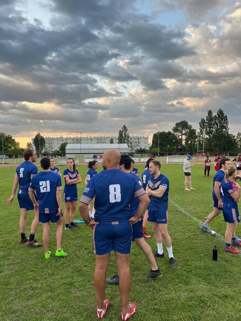 équipe de rugby touch mixte lors d'un tournoi BURDI 5 à villenave d'ornon